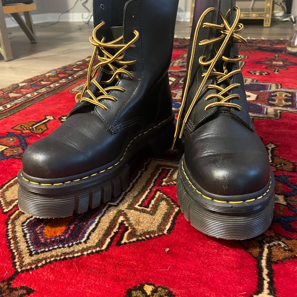 AUDRICK 8 eye boot Dr martens! Like new